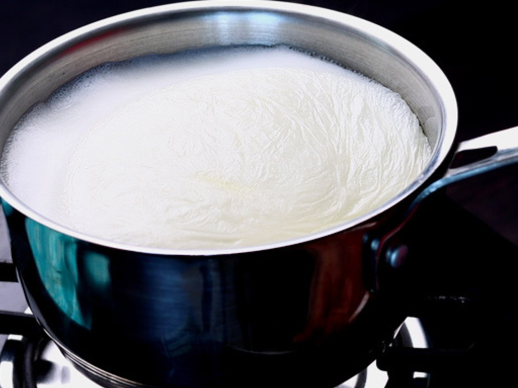 Latte bollito