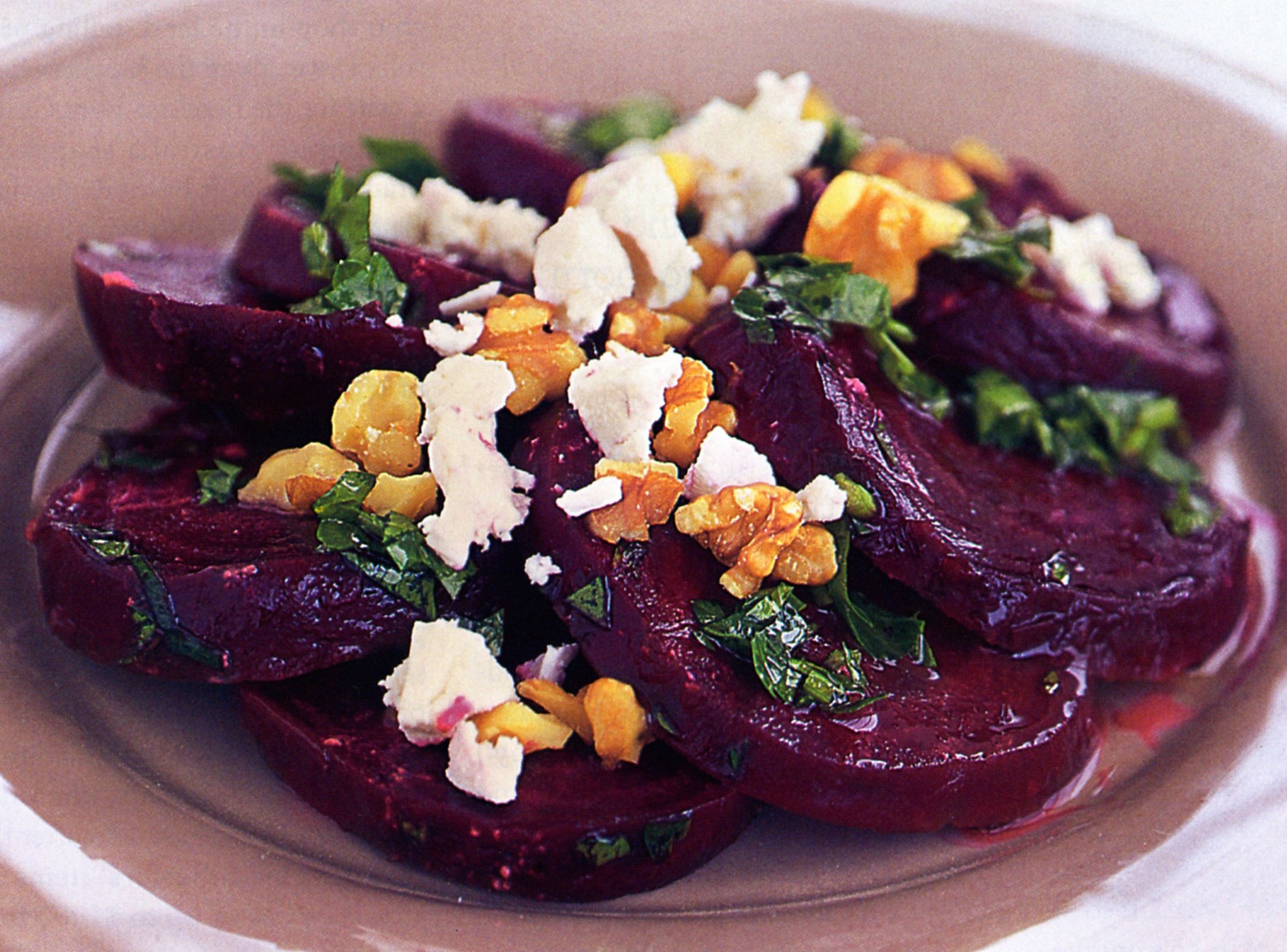Antipasti e salse con le noci