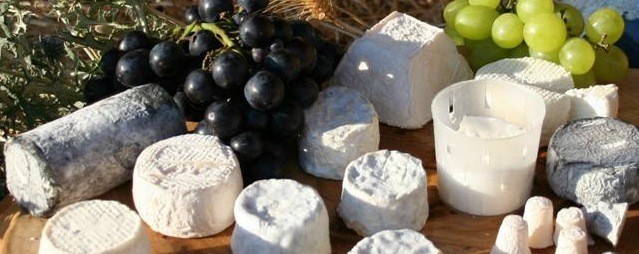 Tagliere dei formaggi caprini									