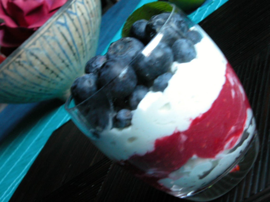 Gelato di lamponi, yoghurt con mirtilli