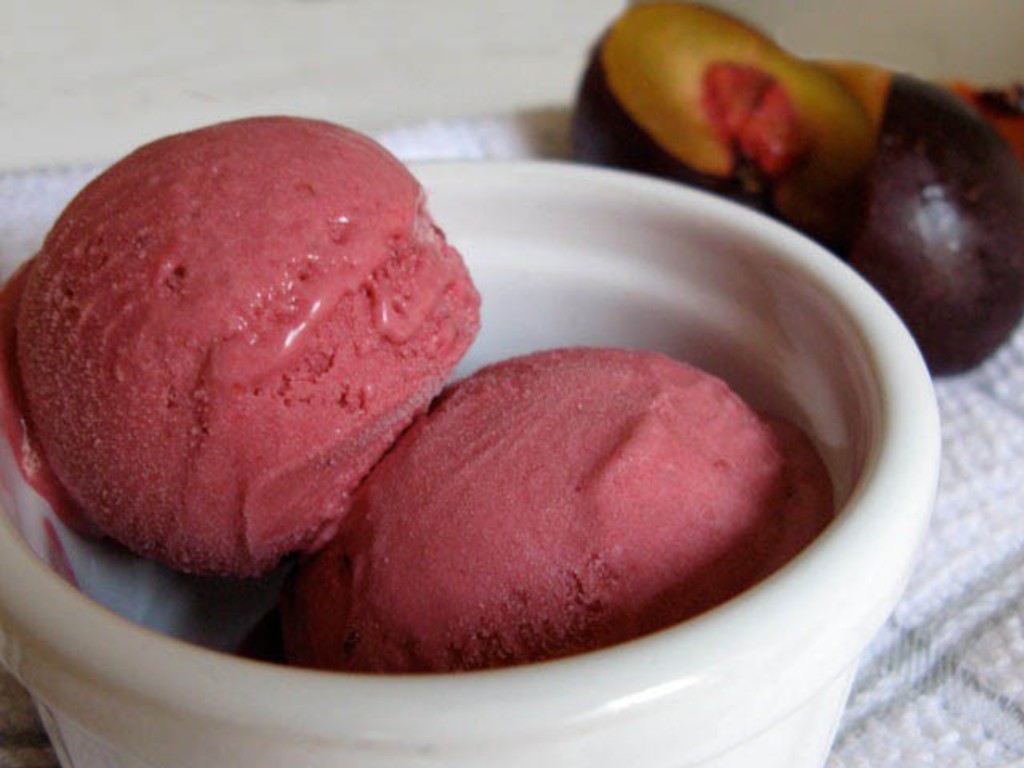 Gelato di prugne e thè Earl Grey