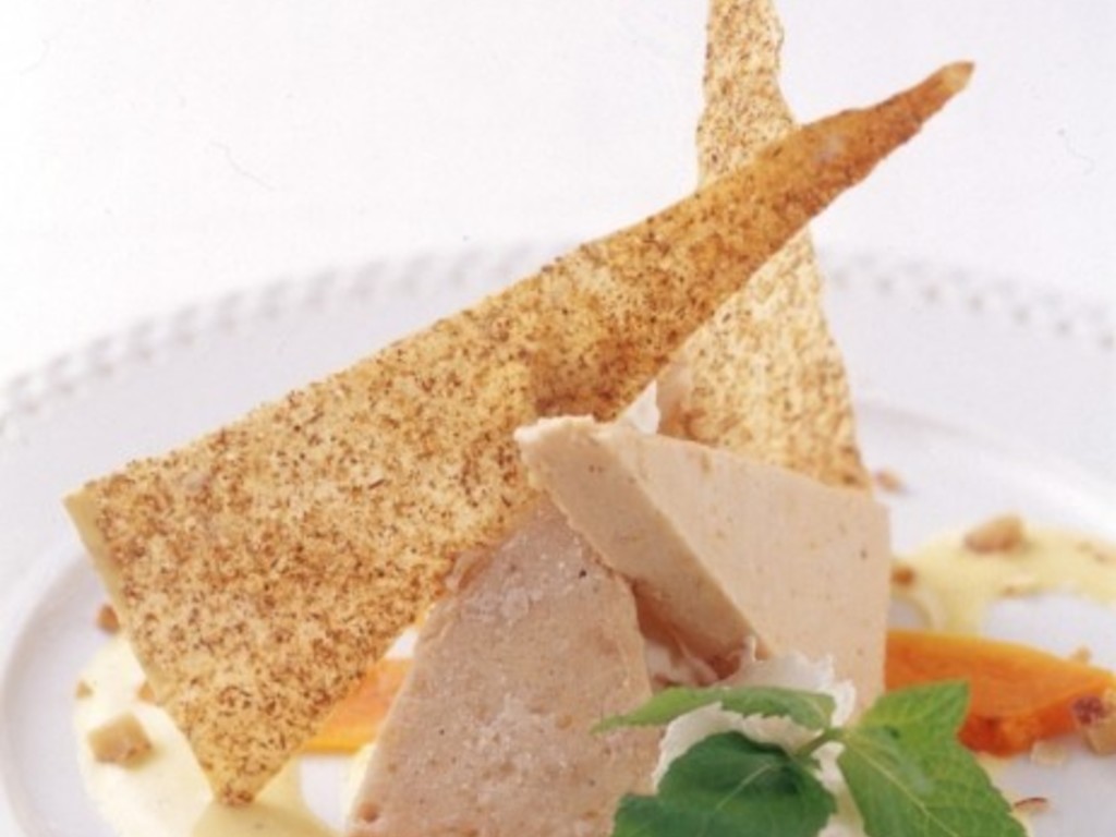Semifreddo alle castagne e nocciole, zucca  e cialde alla cannella