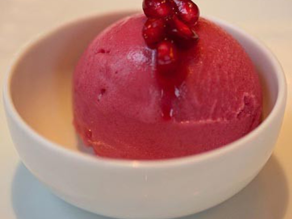 Sorbetto alla melagrana al profumo di melissa