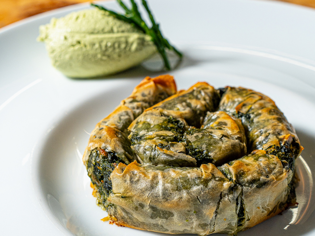 Burek Vegetale con erbe, Asiago e Aglio nero