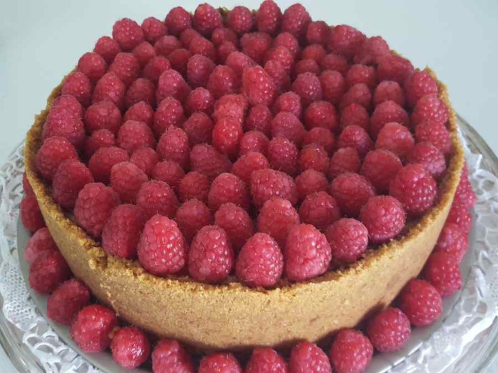 Cheesecake con gelatina di lamponi e lamponi