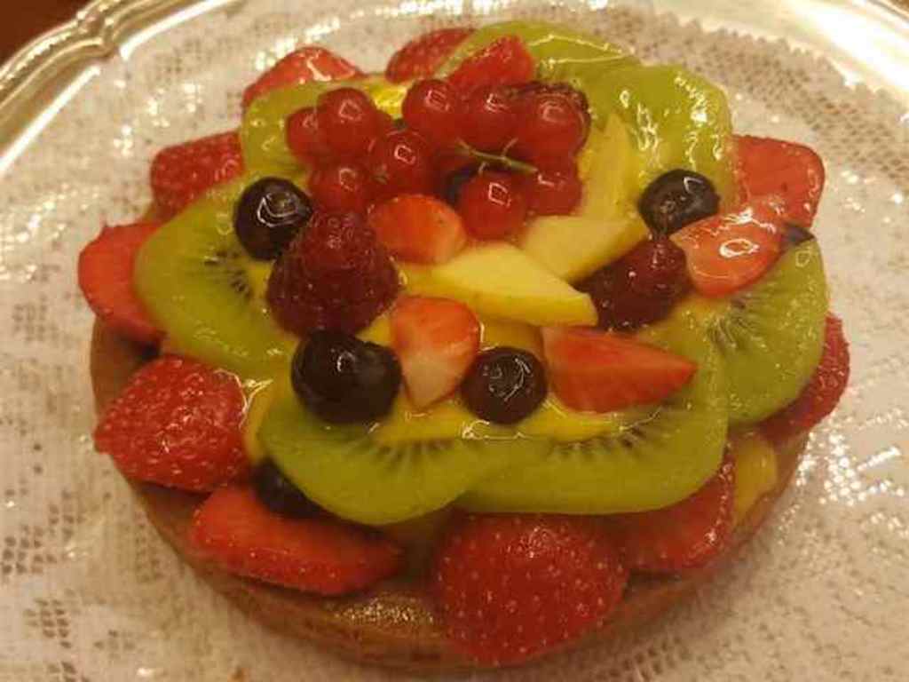 Crostata di frutti di bosco e kiwi