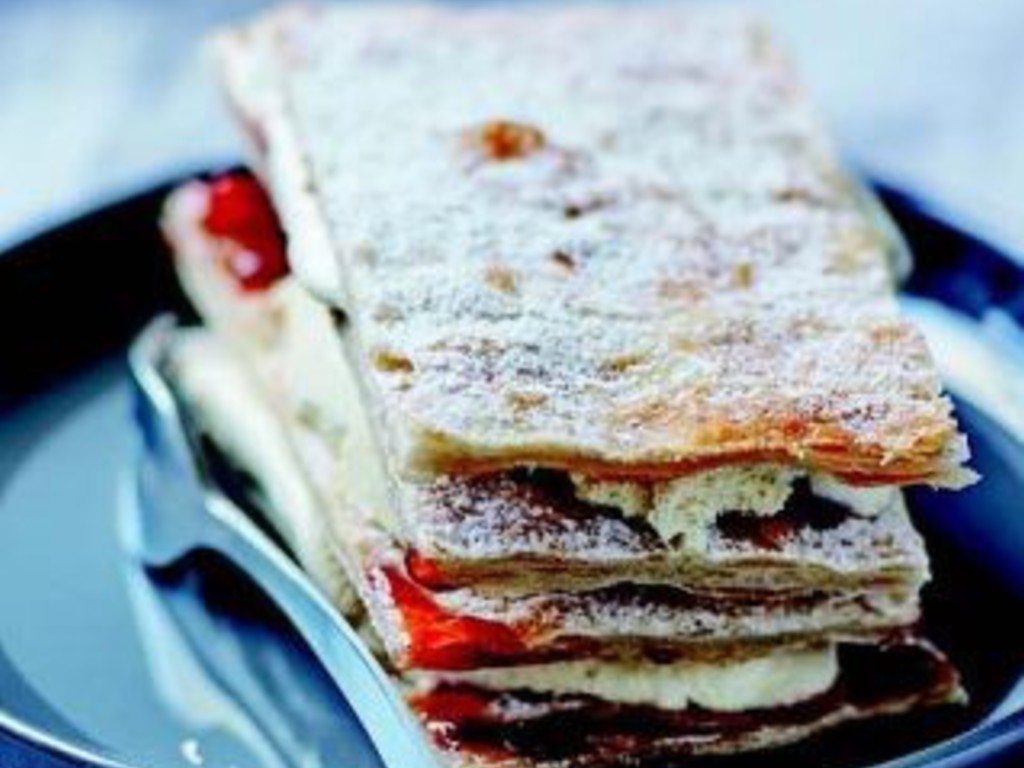 Millefoglie con fragoline di bosco e crema Chantilly alla cannella