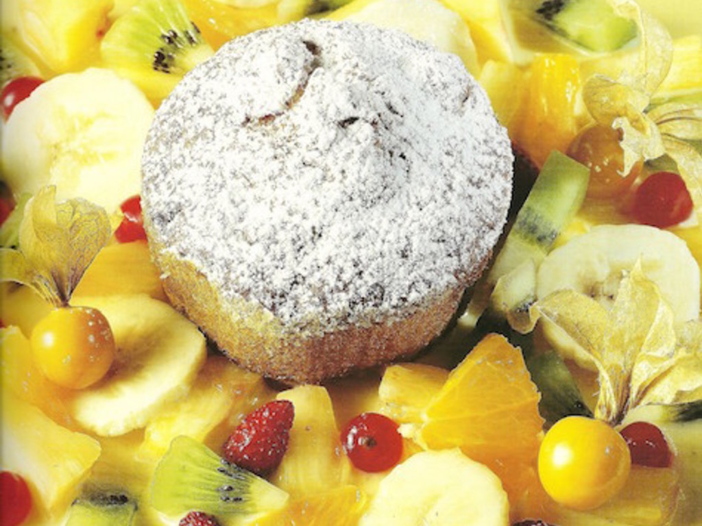Sformato di panettone con salsa alla vaniglia e frutta fresca