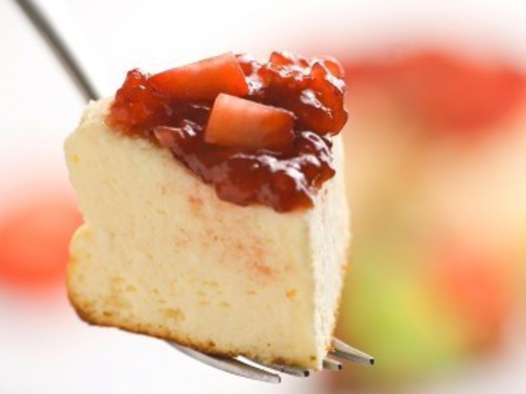 Sformato dolce di ricotta con composta di fragole