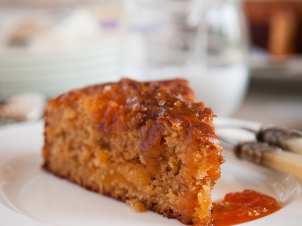 Torta di albicocche al profumo di vaniglia e cardamomo