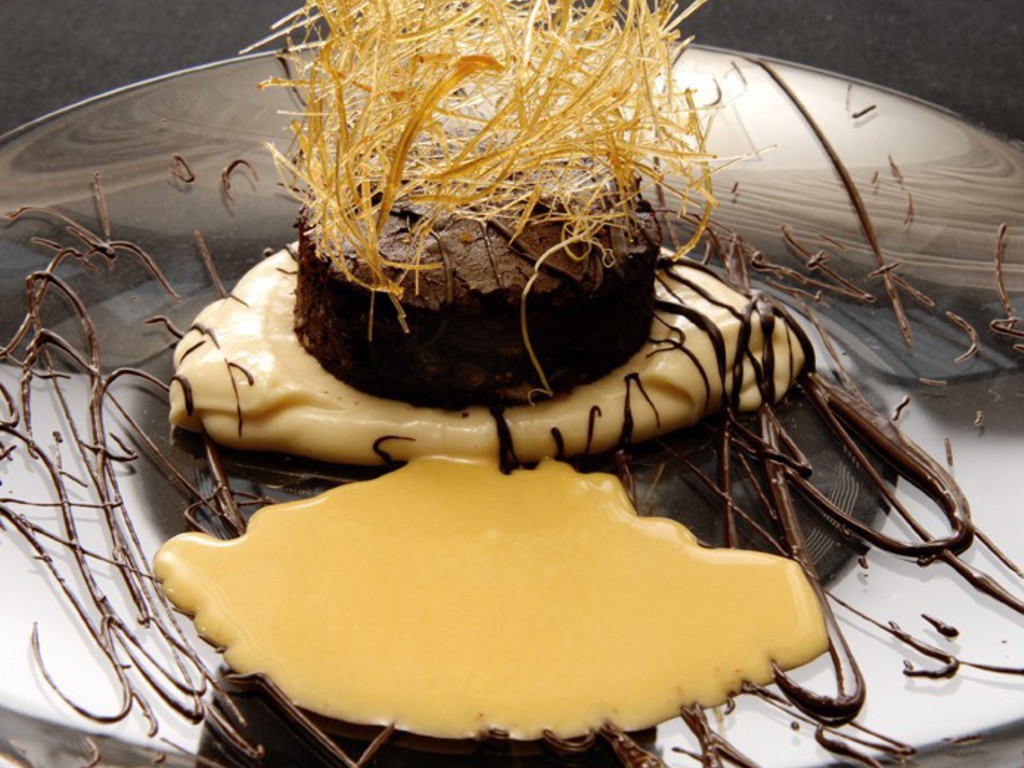 Tortino di mustacciuoli morbidi su crema di panettone
