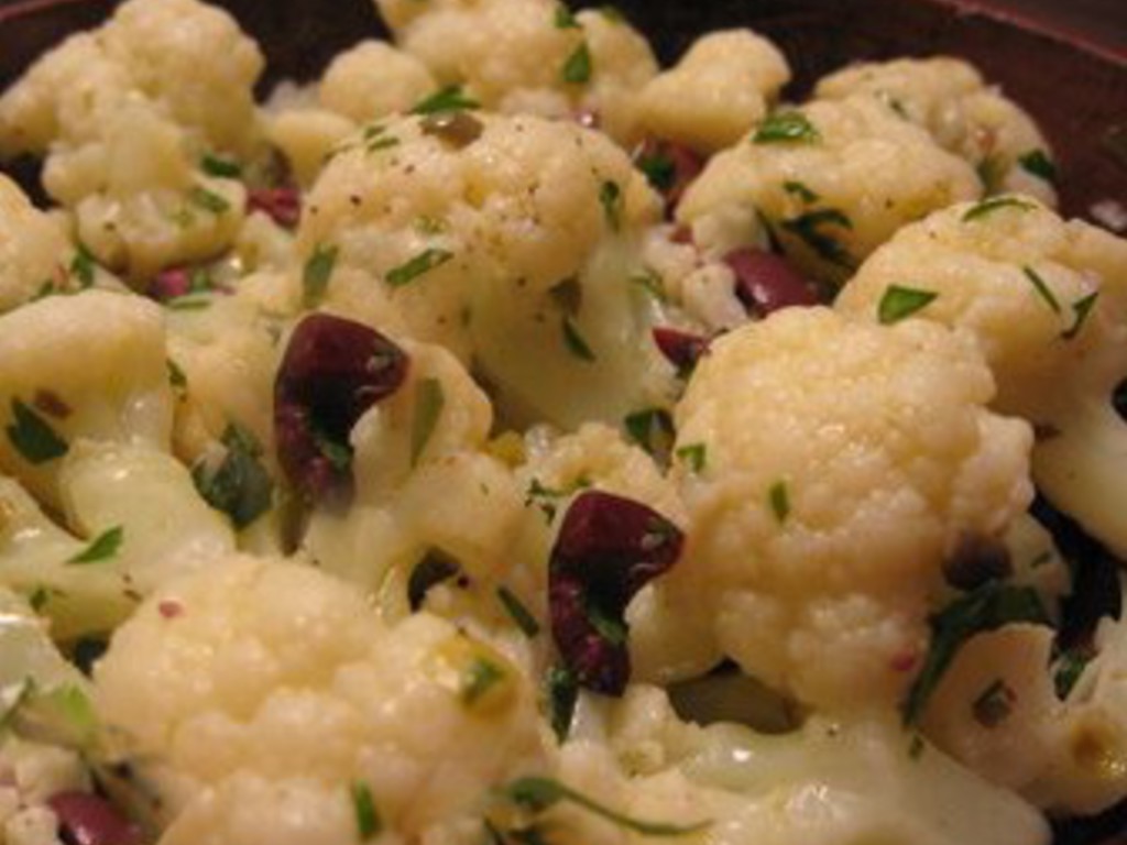 Insalata di cavolfiore e olive nere