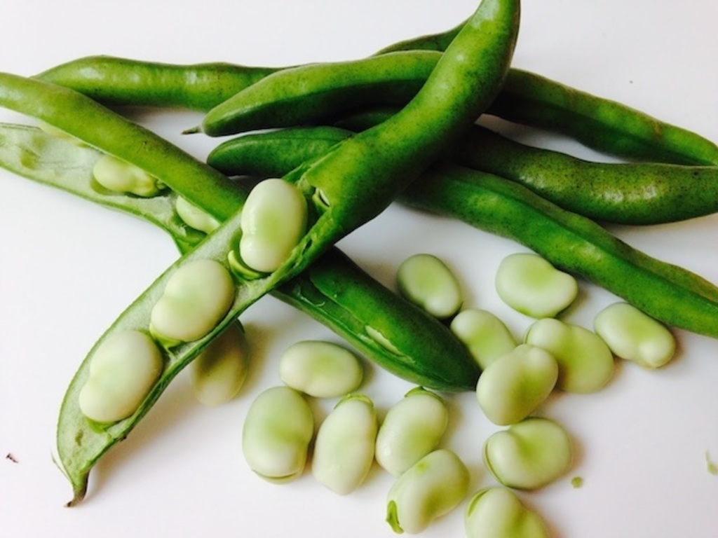 Insalata di fave con acciughe
