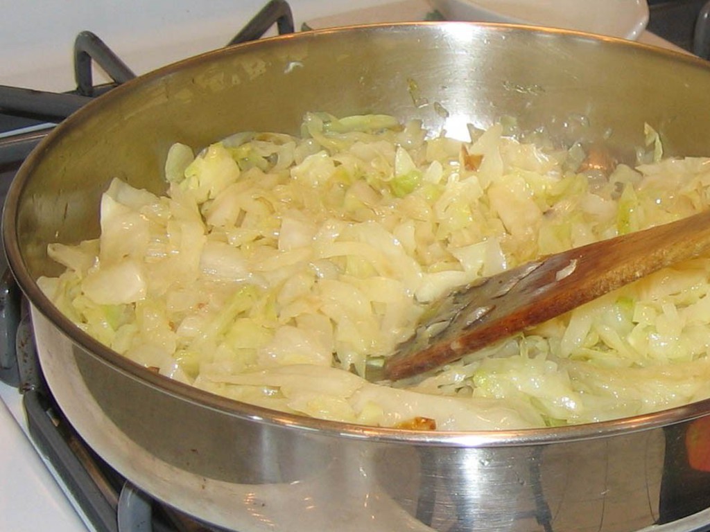 Verza con noci e cipolle