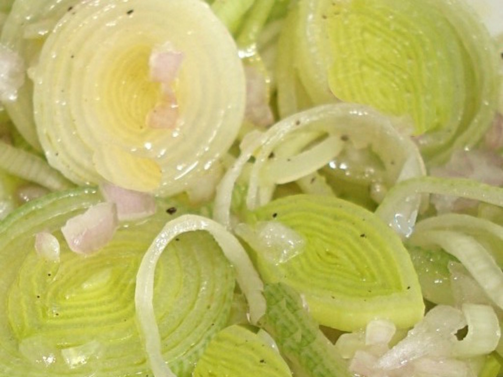 Insalata di porri crudi e scalogno
