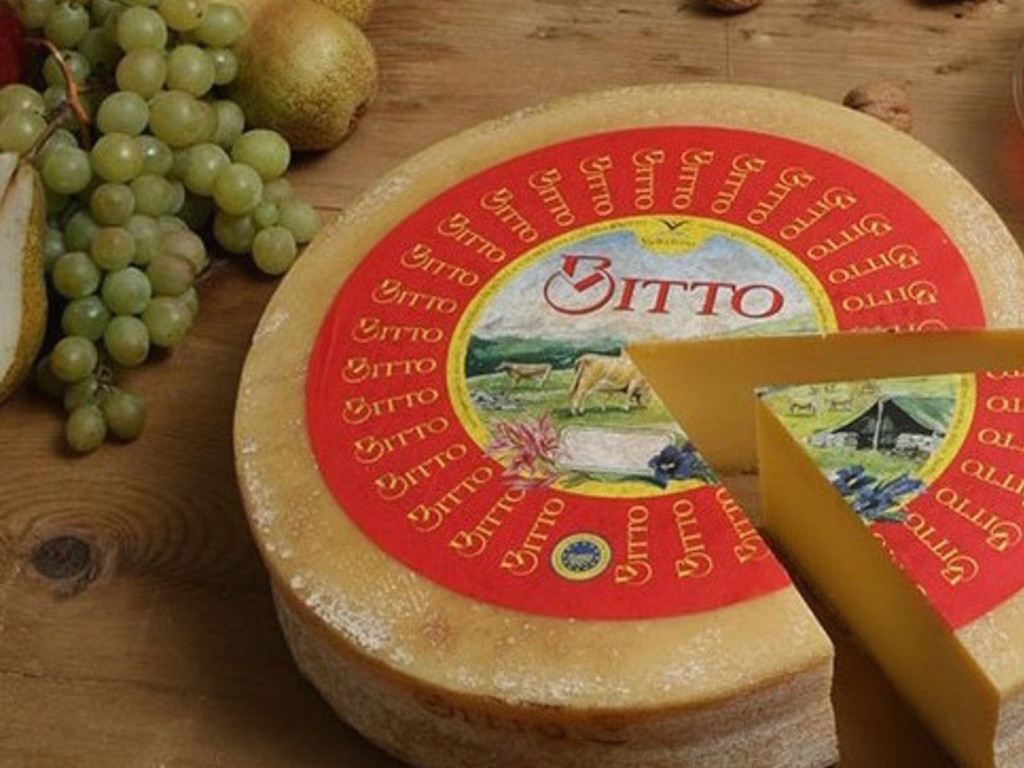 Insalata di uva, lattuga, pere, Bitto e noci