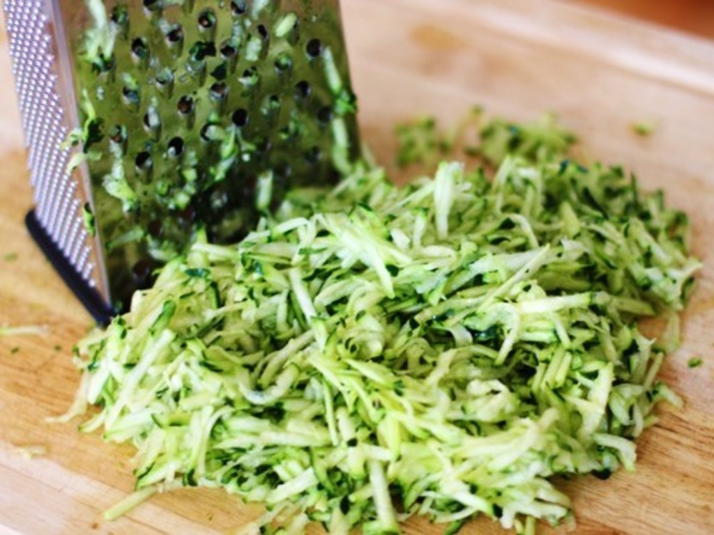 Insalata di zucchine crude grattugiate