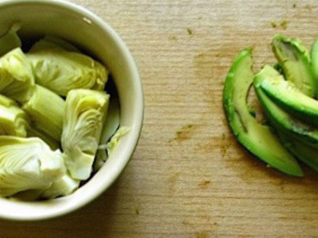 Insalatina di carciofi e avocado