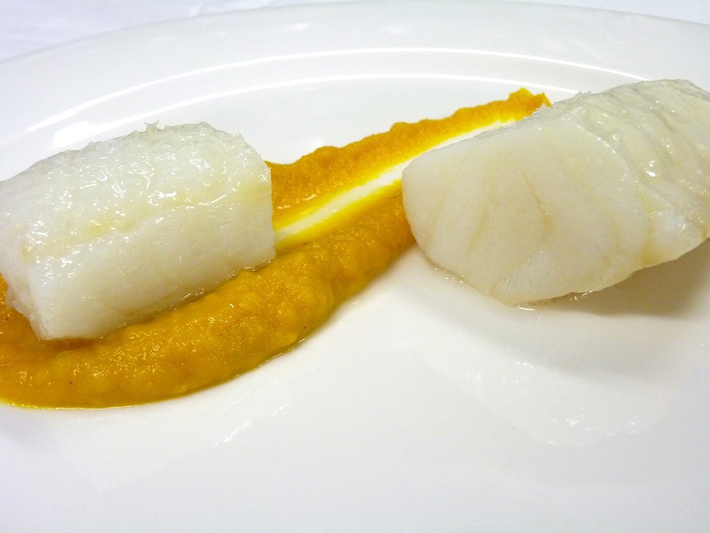 Baccalà confit in grasso d'oca e mostarda di zucca e rafano