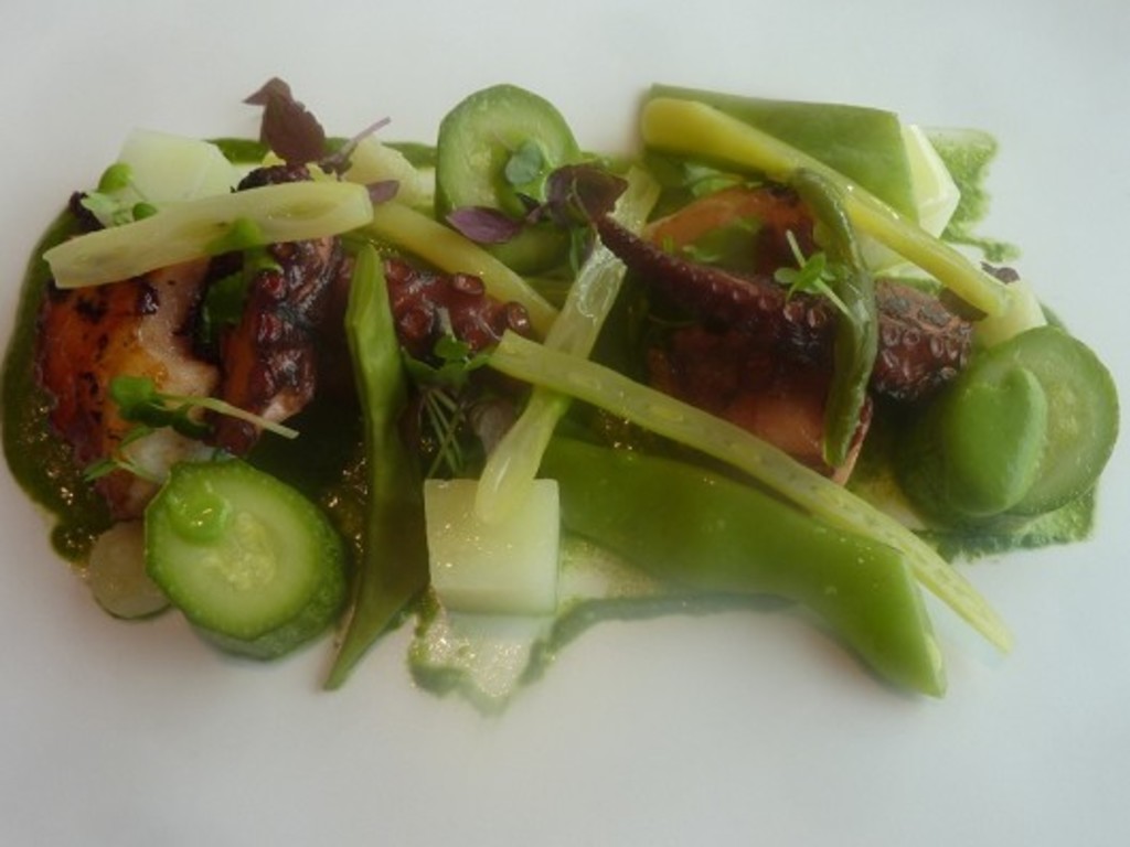 Polpo grigliato con verdure scottate
