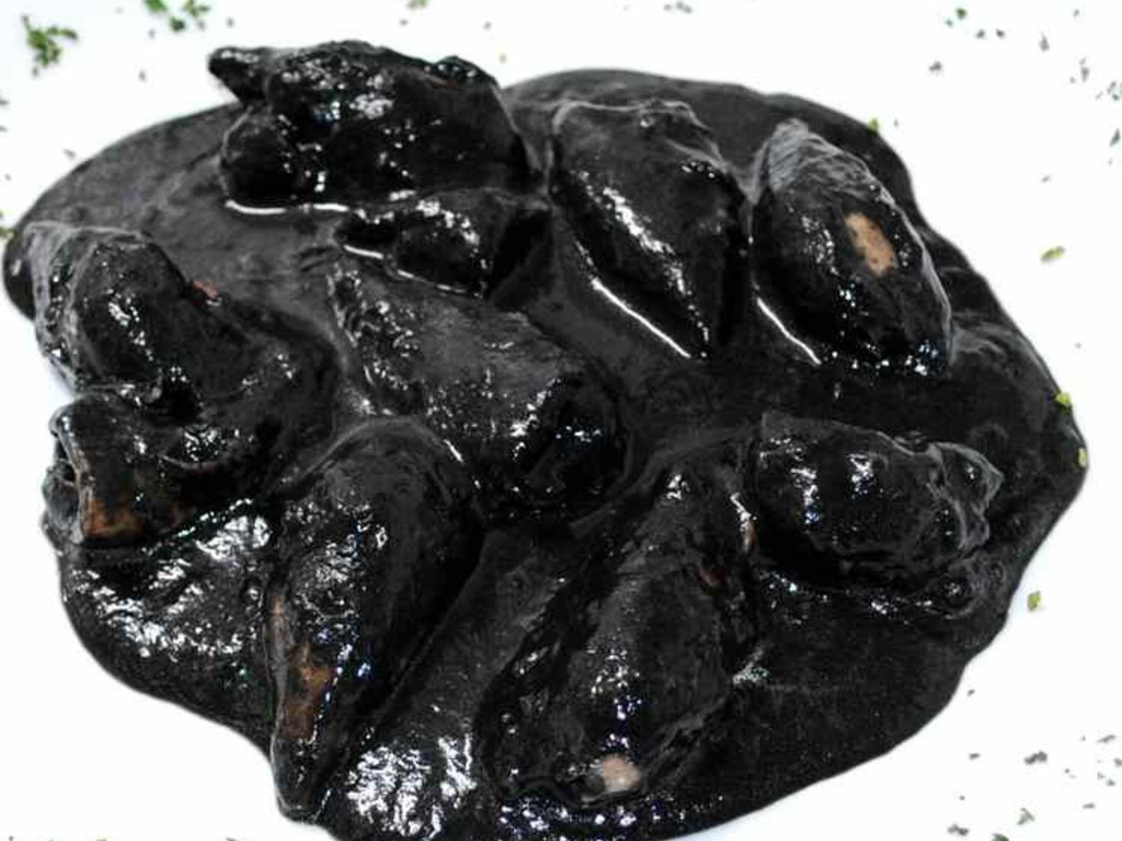 Calamaretti al nero  -  	Chipirones en su tinta