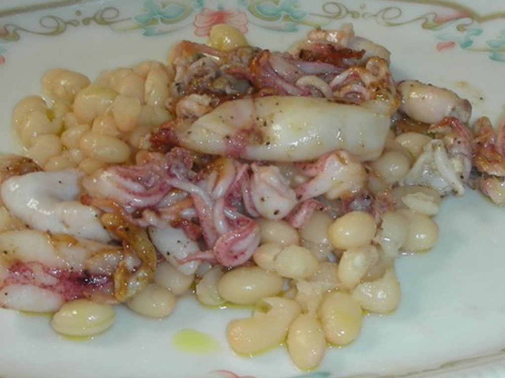 Calamarini saltati con fagioli cannellini