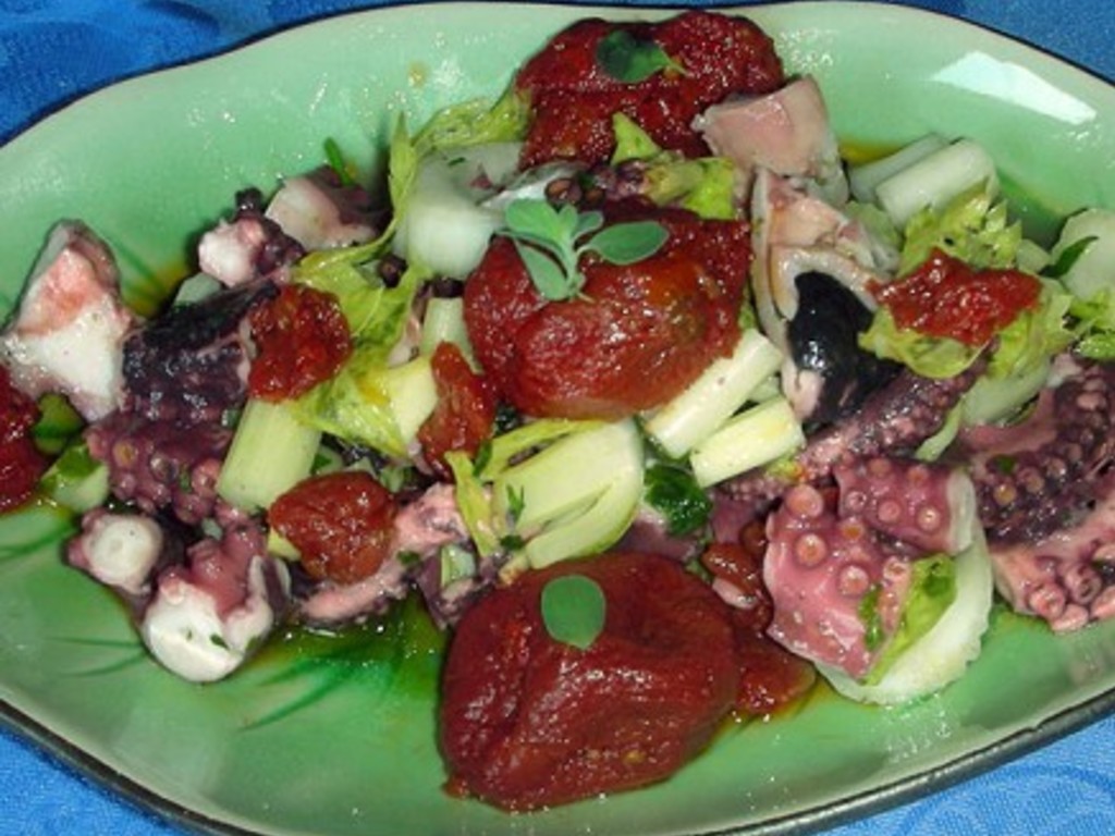 Insalata di polpo, sedano e pomodorini
