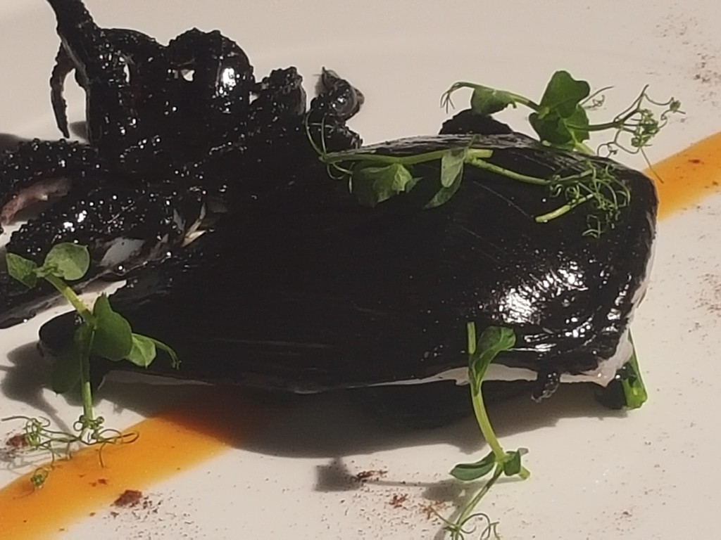 Seppia nera, cavolo nero, carciofi e liquirizia