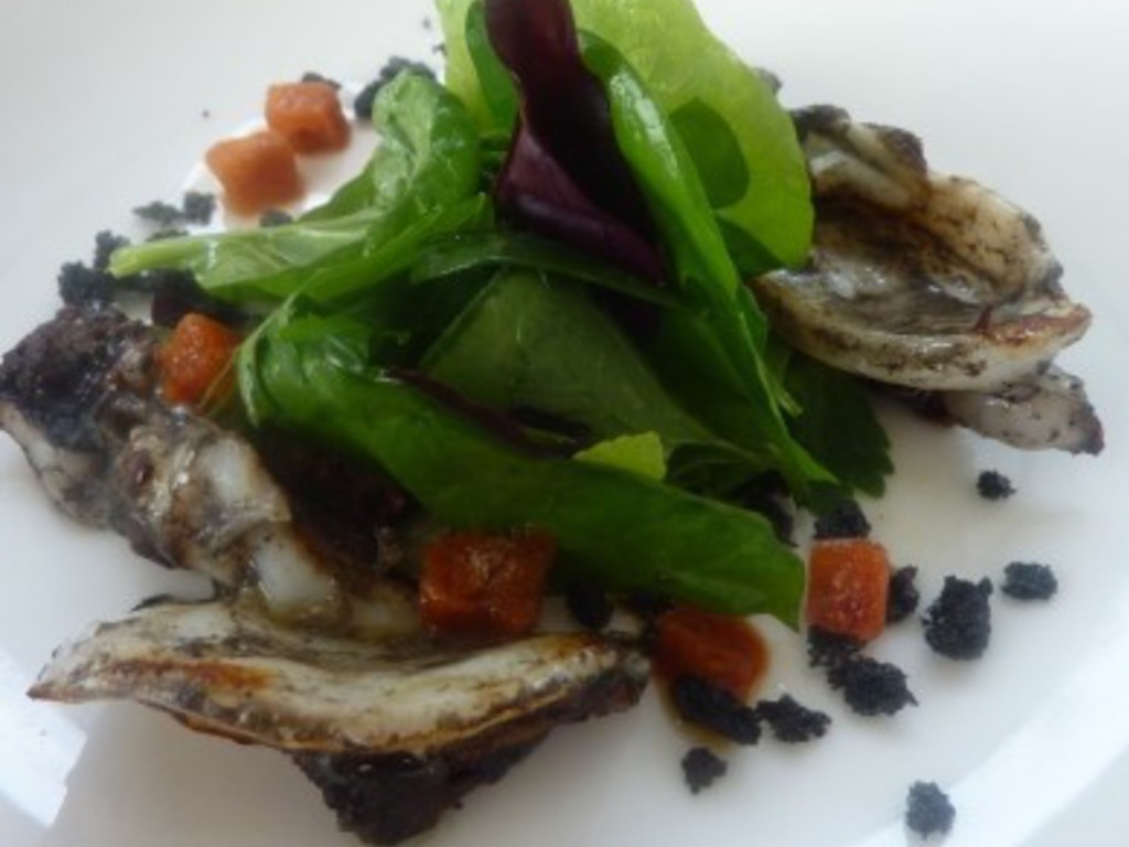 Seppie "sporche", erbe  aromatiche, fegato delle seppia e granita di ricci di mare