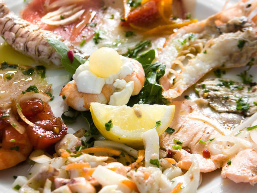 Bollito di mare con la sua salsina