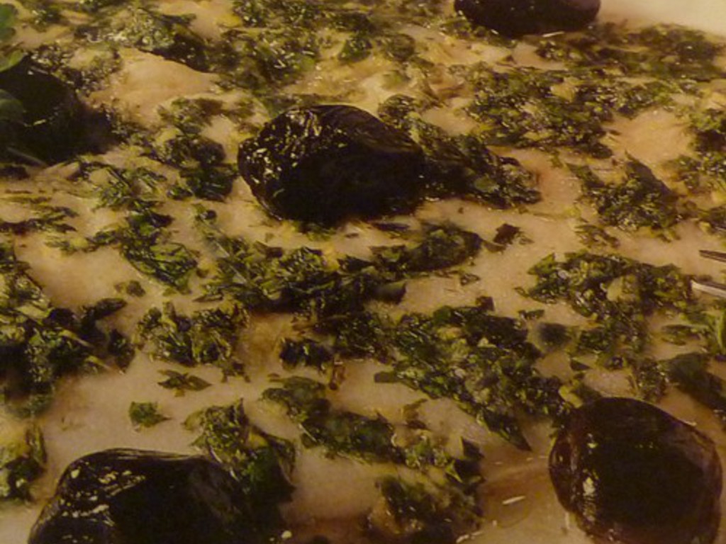 Filetti di sogliole con olive nere e prezzemolo