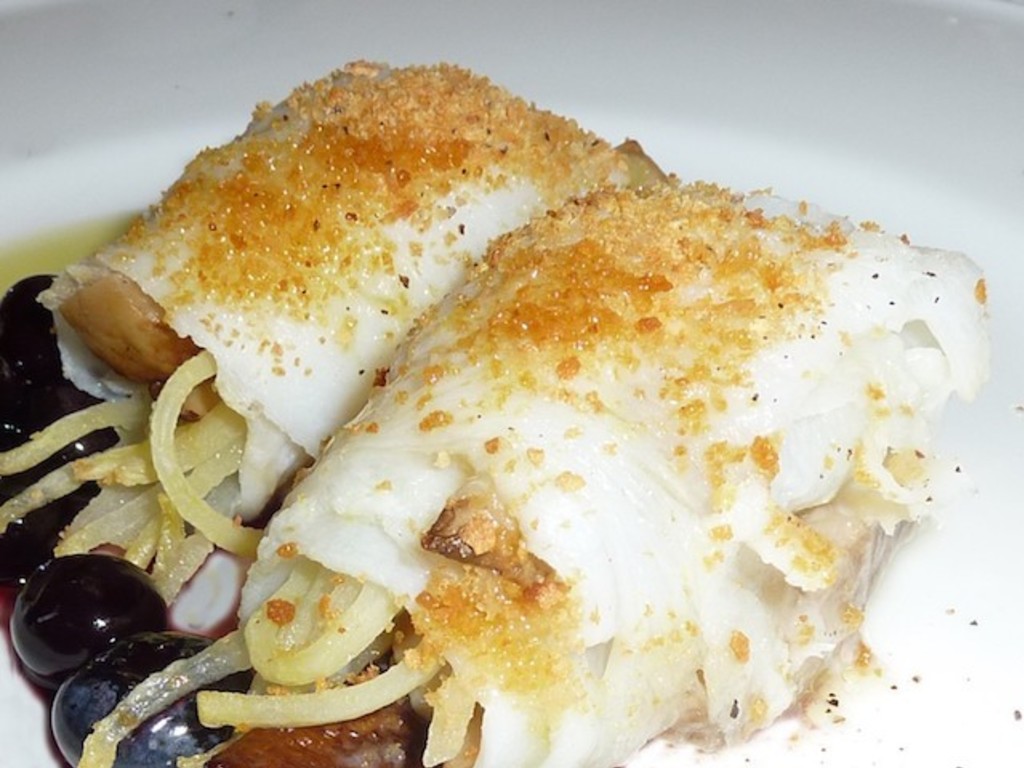 Involtini di sogliola con funghi trifolati e olive nere