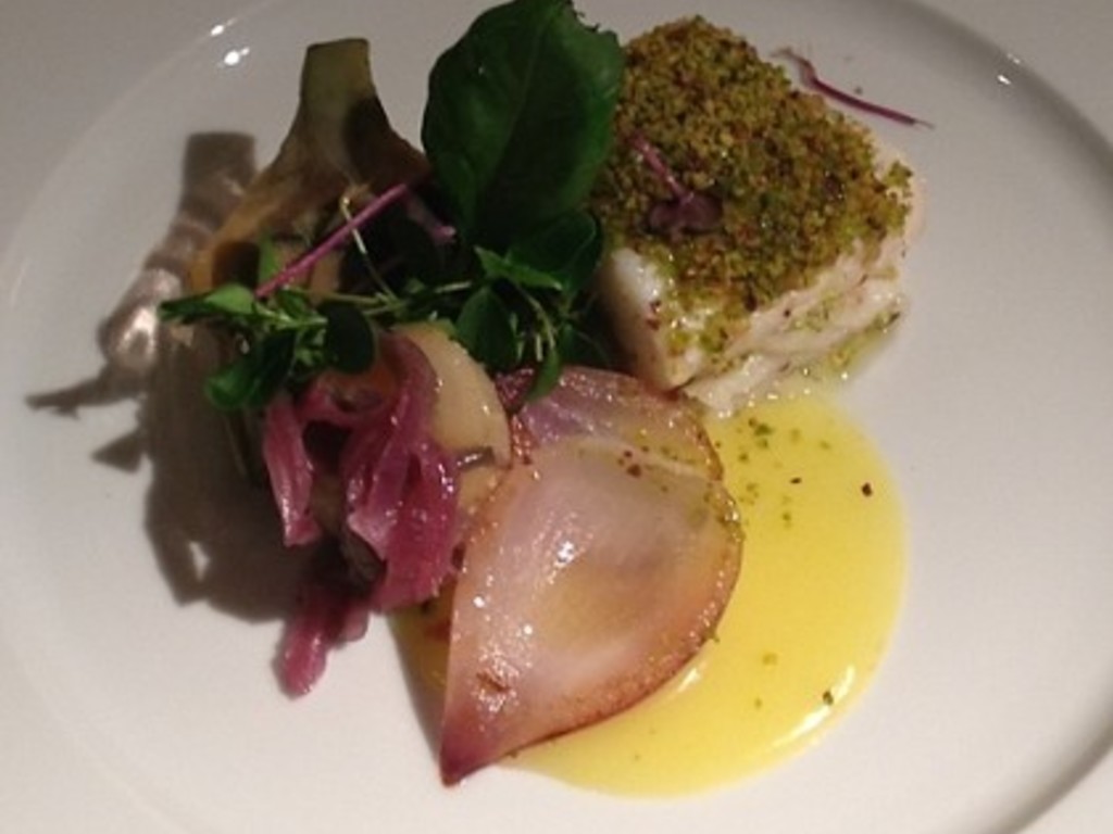 Merluzzo con cuore di Tropea, Capasanta con Pistacchio e Carciofo in salsa di patata dolce allo zafferano