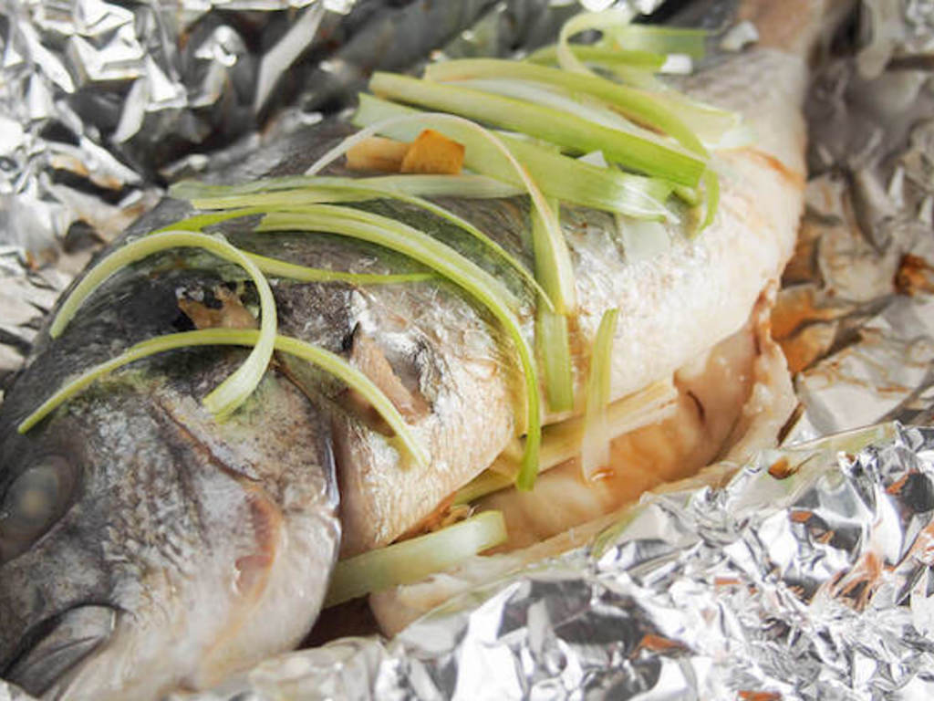 Pesce al cartoccio ai sapori cinesi