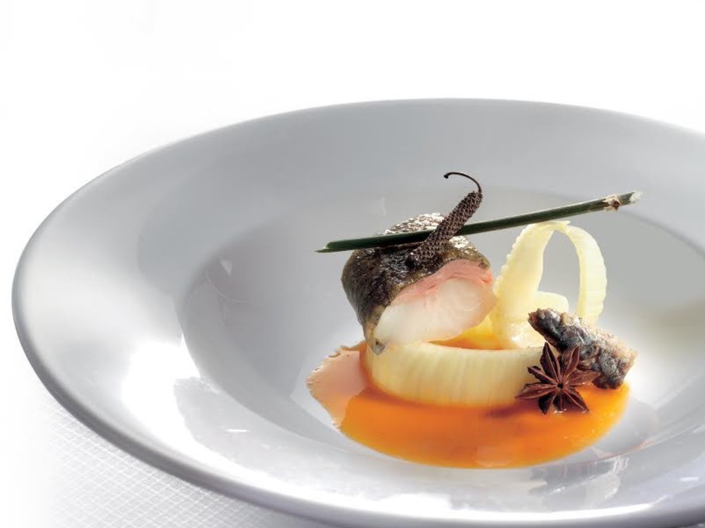 San Pietro con mortadella "sottopelle", acciughe e finocchi confit in olio