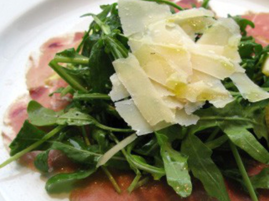 Carpaccio con rucola e parmigiano