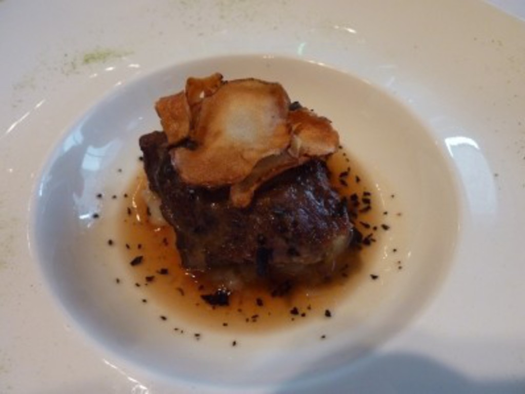 Guancia di vitello stufata con passato di topinambur e tartufo nero di norcia