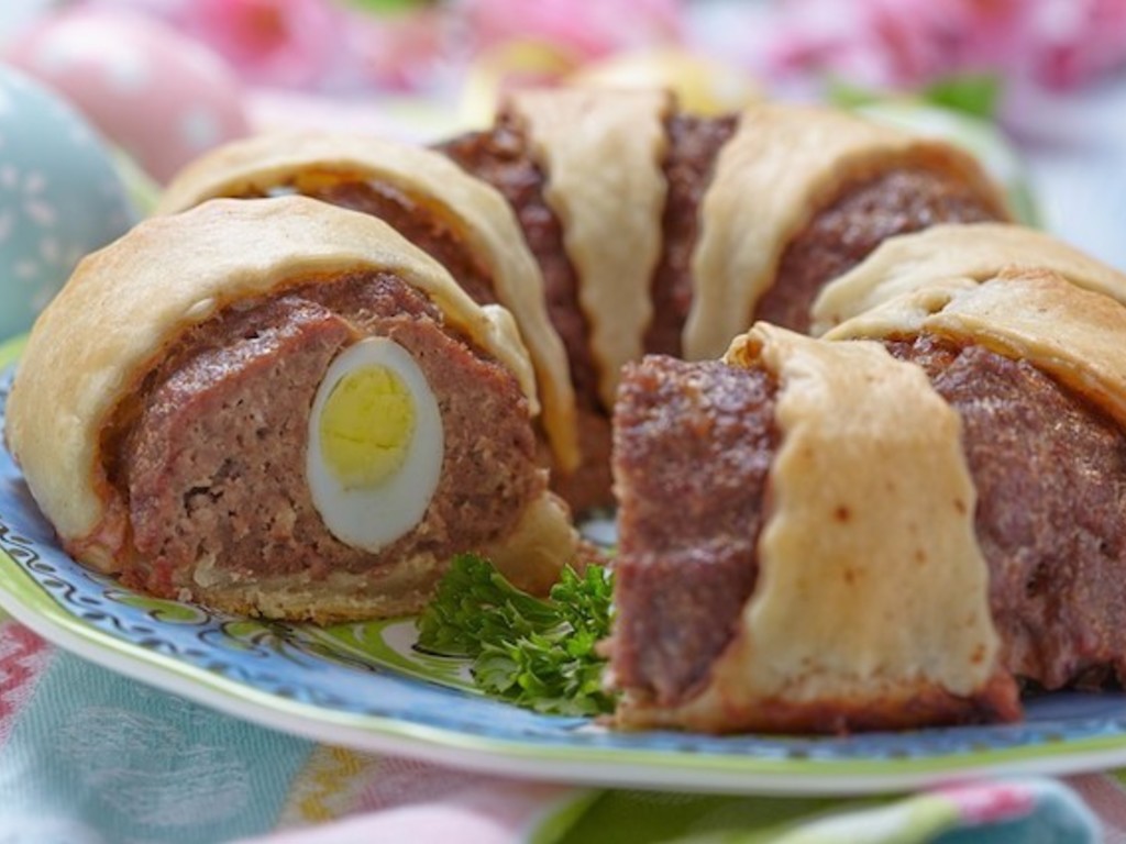 Polpettone ripieno con uova sode