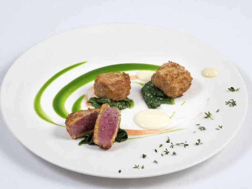 Battuta  di agnello croccante con fonduta di pecorino