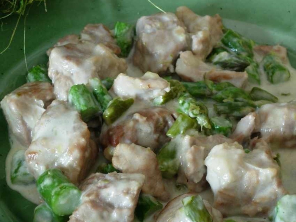 Bocconcini di agnello agli asparagi