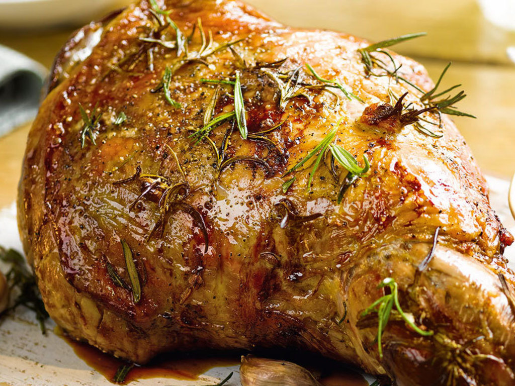 Cosciotto di agnello alla salsa di menta - Leg of lamb with mint sauce