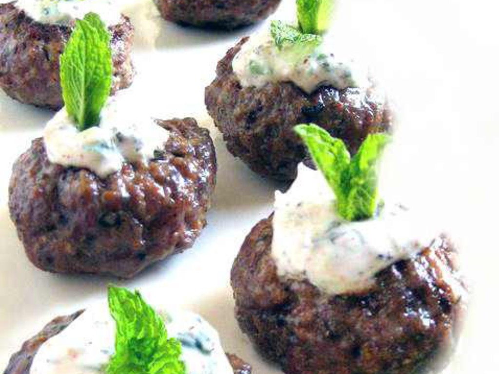 Polpette di agnello con salsa di yogurt e menta