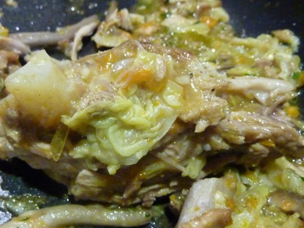 Costine di maiale con verze e funghi chiodini
