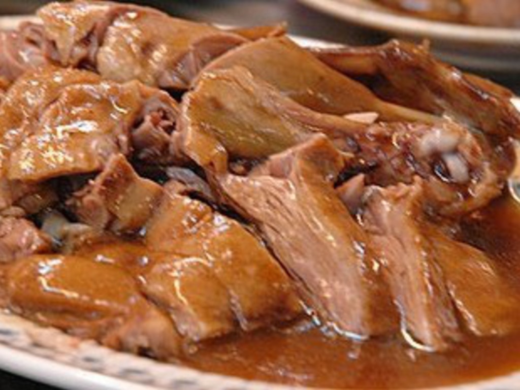 Anatroccolo brasato con salsa di mele