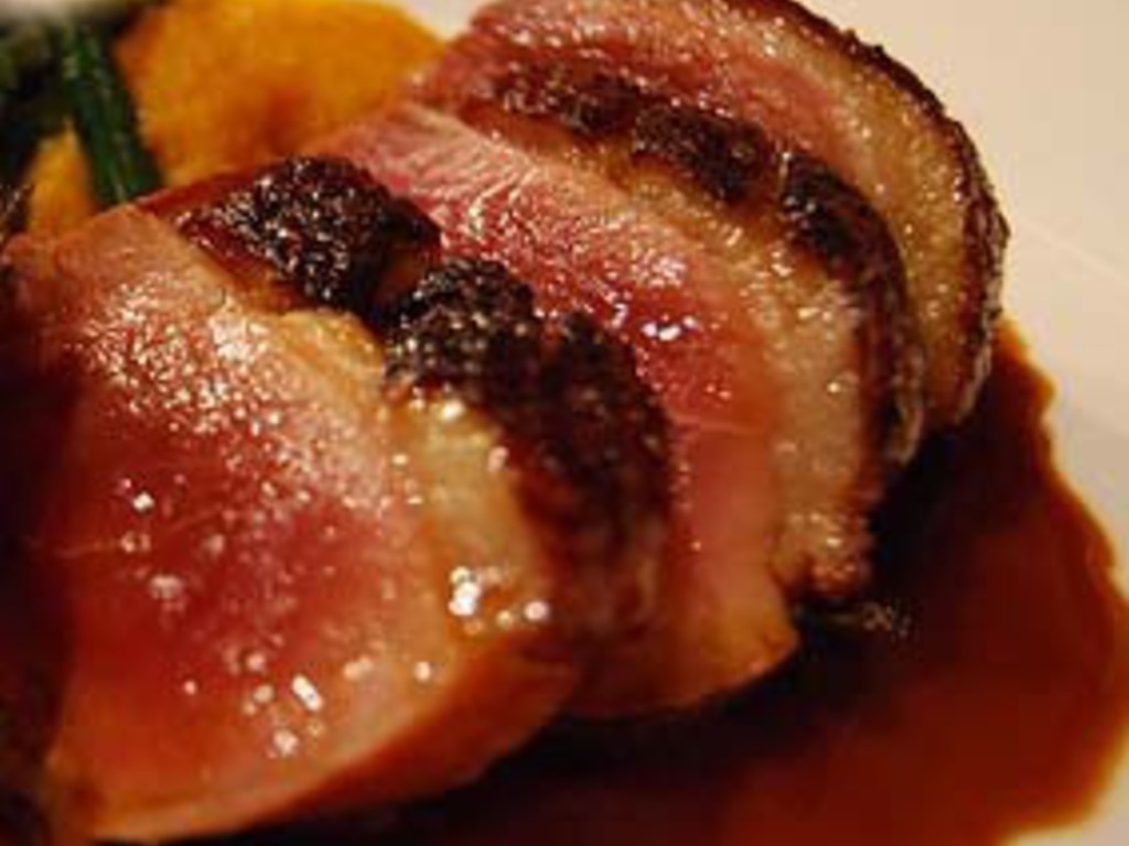 Petto d' anitra con chutney di ciliegie