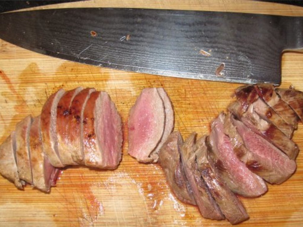 Petto di piccione con spinaci pinoli ed uvetta