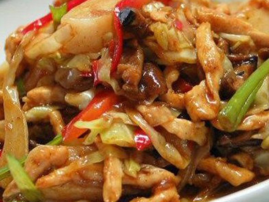 Pollo con peperoni e germogli di bamboo