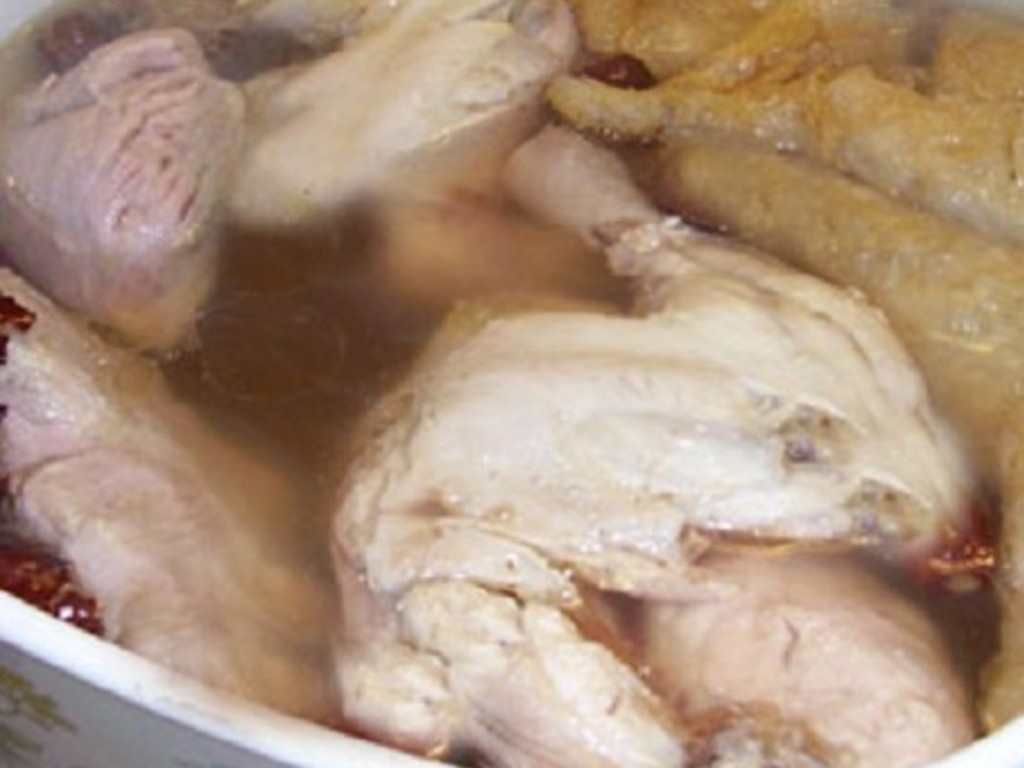 Pollo in gelatina