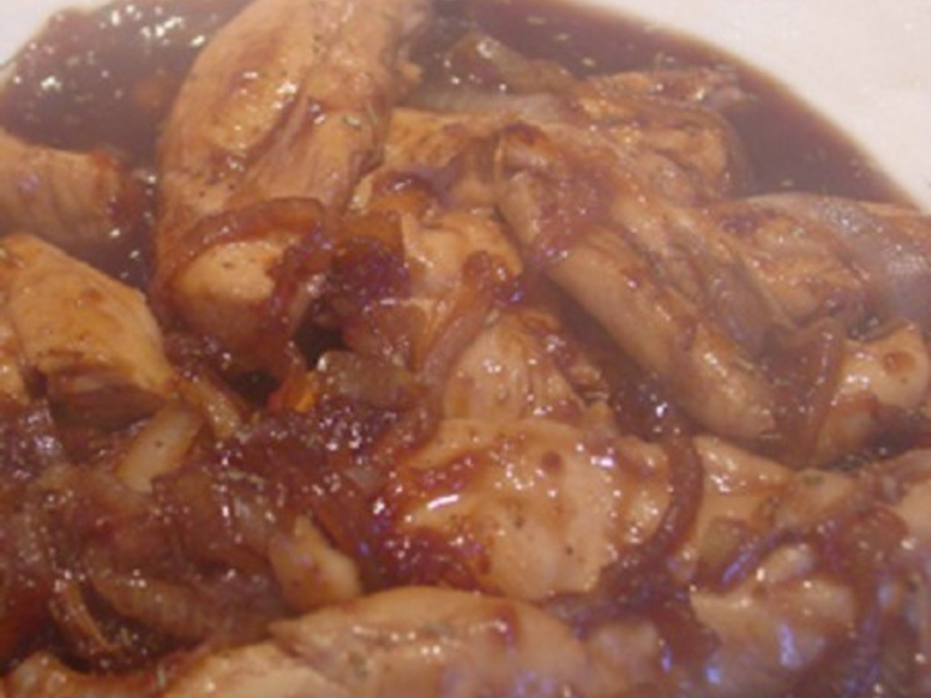 Pollo in salsa di cipolle