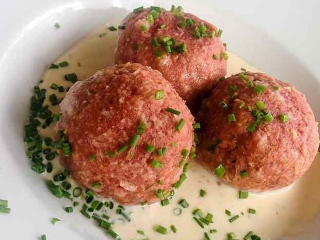 Canederli alla barbabietola con salsa al gorgonzola